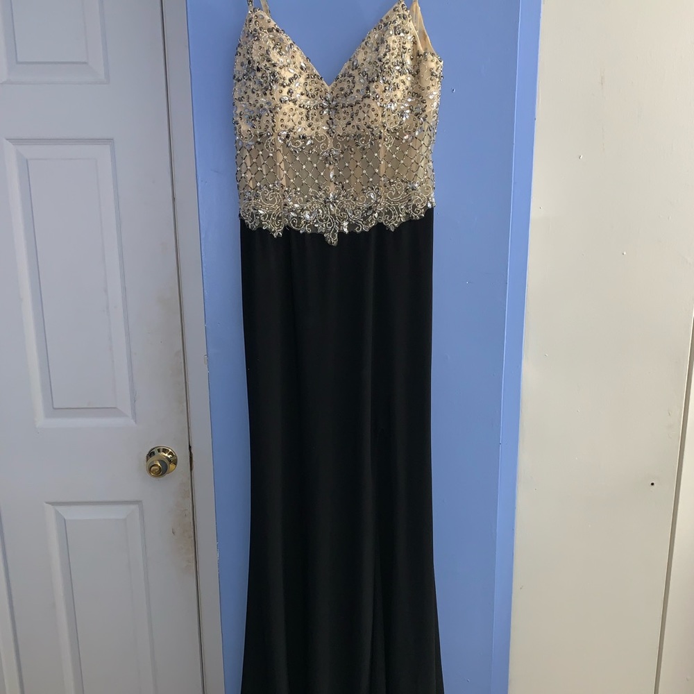 Prom / gown dress